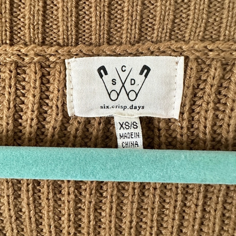 🌟SALE🌟 Six. Crisp. Days v-neck brown sweater size xs/s - Picture 5 of 7